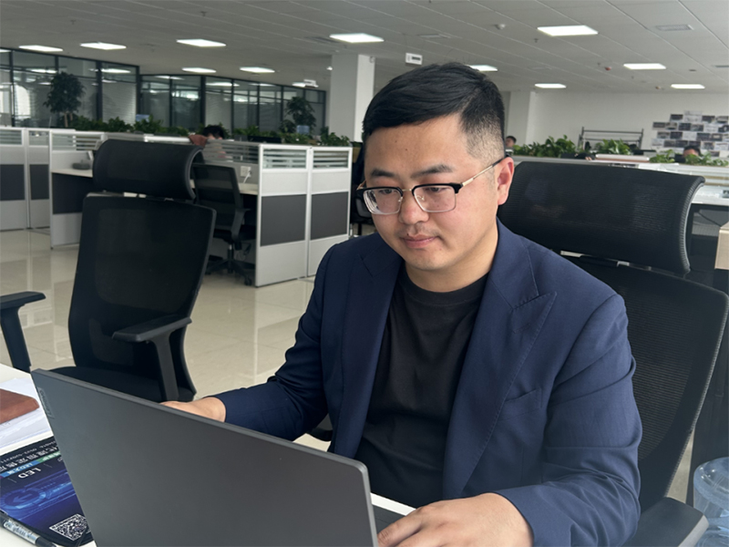 Elegant Figures | Exploring the Market with Passion and Wisdom - Yang Ruiguang